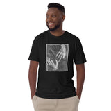 GEORGIA O’KEEFFE—HANDS AND THIMBLE (1919) BY ALFRED STIEGLITZ Short-Sleeve Unisex T-Shirt - Objet D'Art