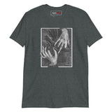 GEORGIA O’KEEFFE—HANDS AND THIMBLE (1919) BY ALFRED STIEGLITZ Short-Sleeve Unisex T-Shirt - Objet D'Art