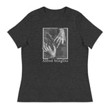 Georgia O’Keeffe—Hands and Thimble (1919) by Alfred Stieglitz Women's Relaxed T-Shirt - Objet D'Art