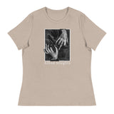 Georgia O’Keeffe—Hands and Thimble (1919) by Alfred Stieglitz Women's Relaxed T-Shirt - Objet D'Art