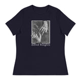 Georgia O’Keeffe—Hands and Thimble (1919) by Alfred Stieglitz Women's Relaxed T-Shirt - Objet D'Art