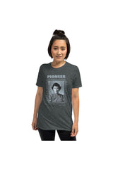 Pioneer Suffragist - Dr. Mabel Ping-Hua Lee Short-Sleeve Unisex T-Shirt - Objet D'Art
