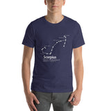 Kurzärmeliges Unisex-T-Shirt mit Sternbild Skorpion – Objet D'Art